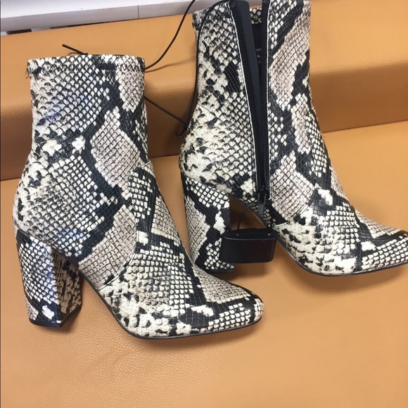 Aldo Snakeskin Booties😀🖤🖤 - Picture 5 of 6